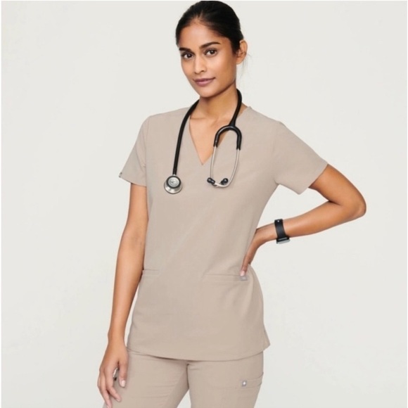 FIGS Casma Three-Pocket Scrub Top Boulder XS Limited Edition Brown Tan Coffee - Picture 1 of 4
